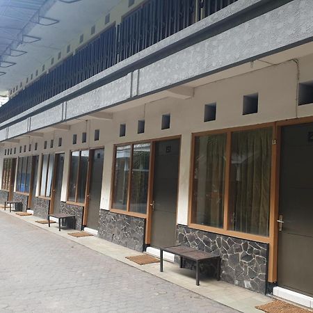 庞越 斯波特昂 2090 拉特纳背包客伊斯兰旅馆酒店 外观 照片