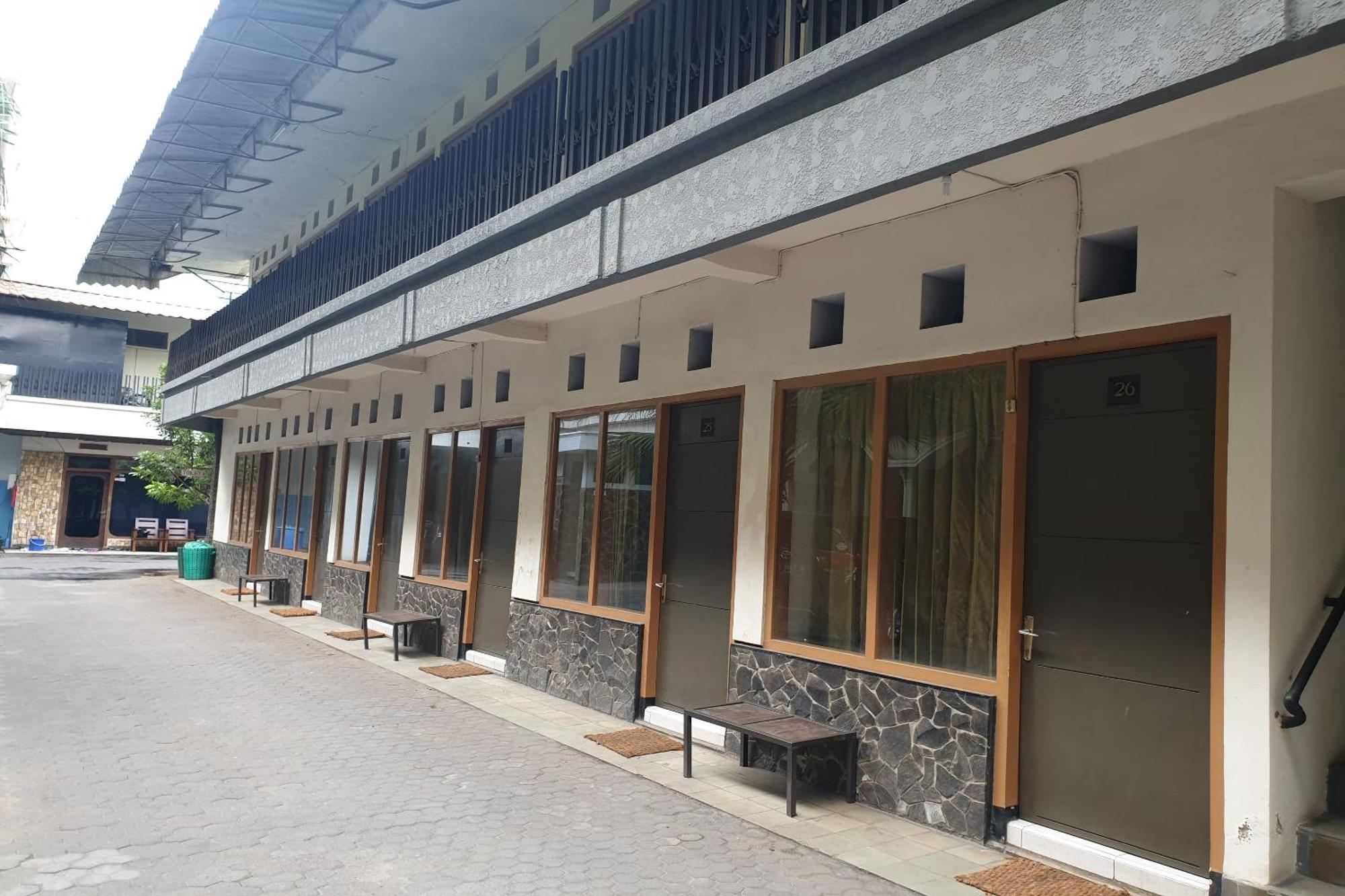 庞越 斯波特昂 2090 拉特纳背包客伊斯兰旅馆酒店 外观 照片
