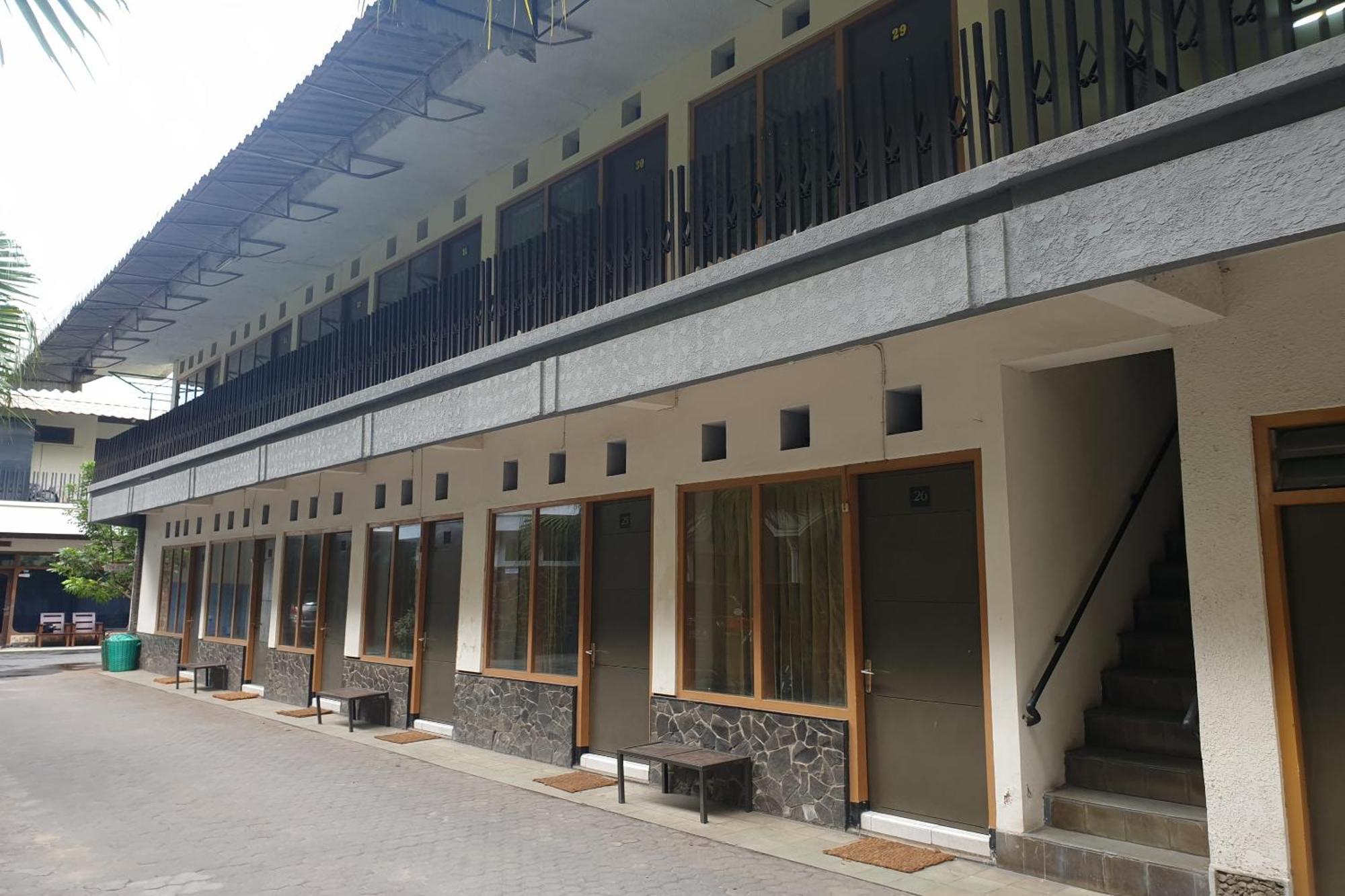 庞越 斯波特昂 2090 拉特纳背包客伊斯兰旅馆酒店 外观 照片
