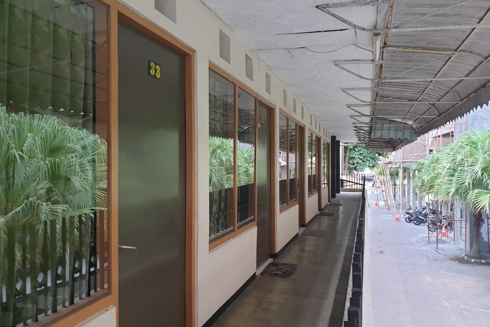 庞越 斯波特昂 2090 拉特纳背包客伊斯兰旅馆酒店 外观 照片